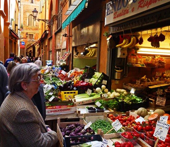 Bologna: Guided Walking Tour - Court Isolani and Via Strada Maggiore: the “in-between” that feels special