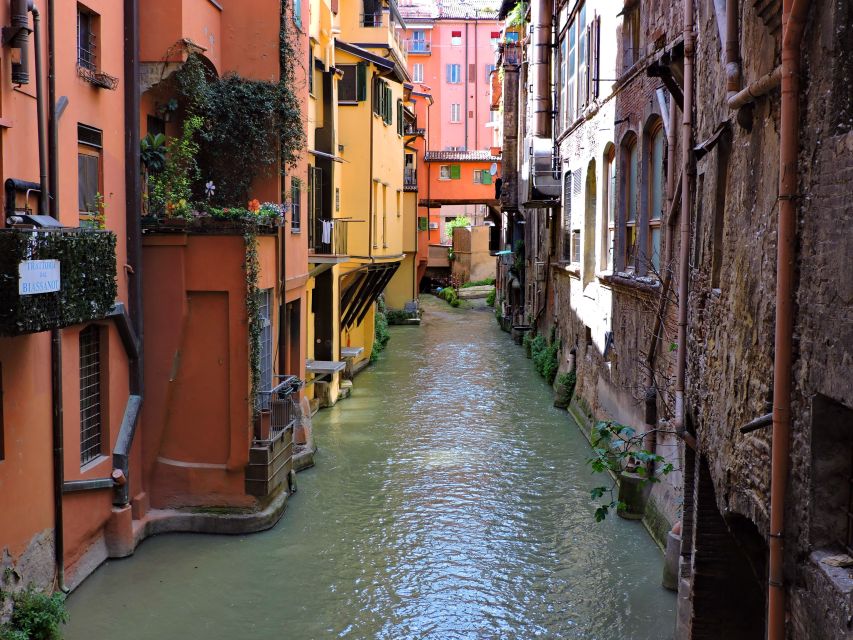 Bologna: Private Walking Tour with a Local - Getting Started: Pickup Near Via dell’Indipendenza