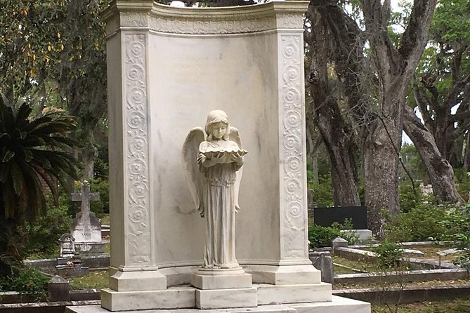 Bonaventure Cemetery Walking Tour with Transportation - Guide Spotlights: Tim’s Local Roots and Phil’s Fun Delivery
