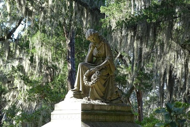 Bonaventure Cemetery Walking Tour with Transportation - Getting Picked Up in Downtown Savannah: Timing and Limits
