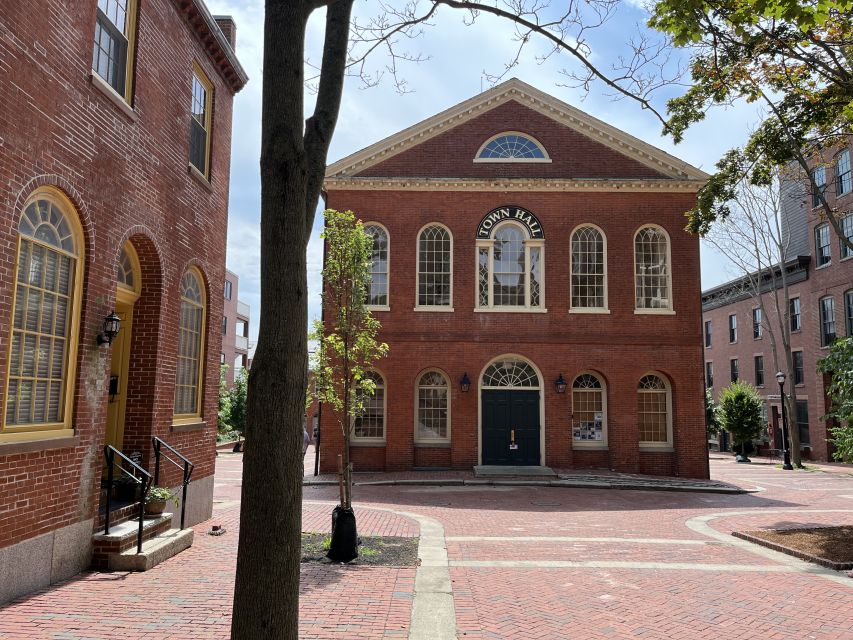 Boston: Salem by Boat – Witch Trials & Walking Tour - A quick note on guides: what you can expect from the people leading it