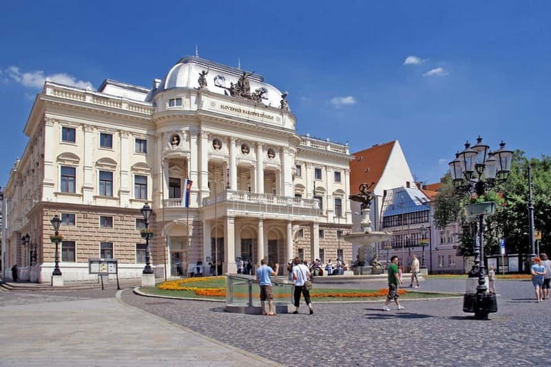 Bratislava: 1-Hour Small Group Walking Tour - Meeting at Park Inn Danube Hotel: how the tour starts