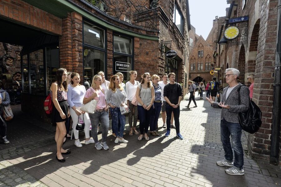 Bremen: City Center Guided Walking Tour - Schnoor Quarter: Bremen’s Oldest Lanes, Now for Food and Crafts