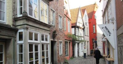 Bremen: Walking Tour of Historic Schnoor District - Schnoor’s origin story: from a Franciscan edge to today’s church