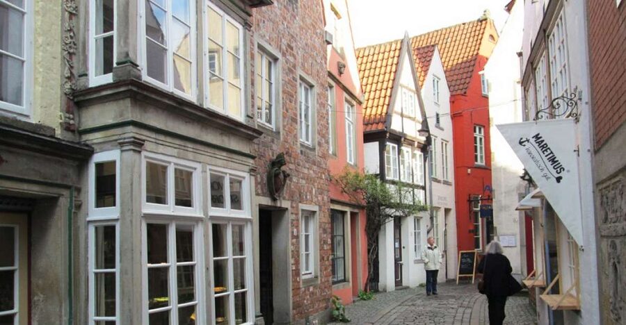 Bremen: Walking Tour of Historic Schnoor District - Schnoor’s origin story: from a Franciscan edge to today’s church