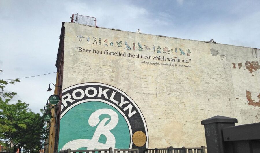 Brooklyn: 2-Hour Best of Brooklyn Walking Tour -Williamsburg - Starting at Black Star Bakery & Cafe: the easiest way to find your group