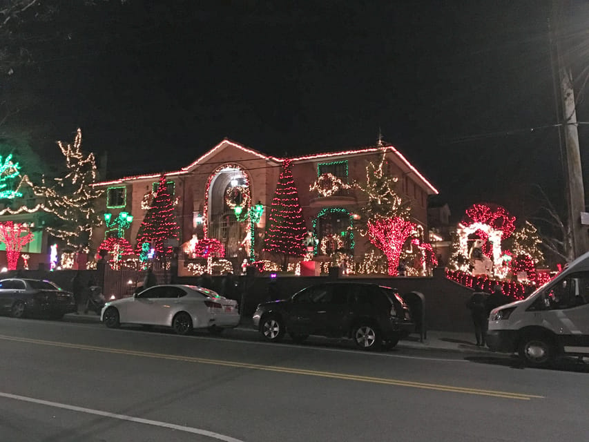 Brooklyn: Dyker Heights Christmas Walking Tour - 75 Minutes of Christmas Lights: How the Guided Route Actually Feels