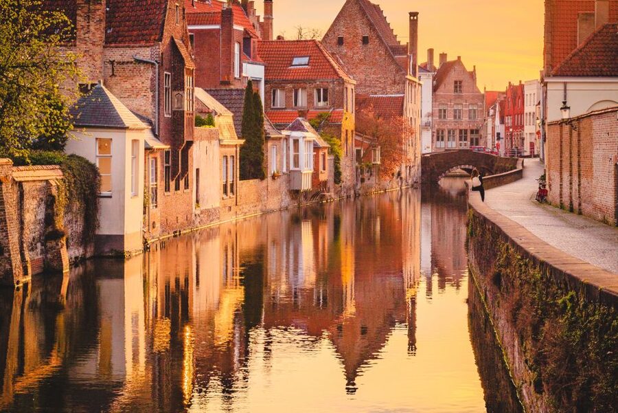 Bruges: Guided Walking Tour - Gruuthuse Palace area and Rozenhoedkaai: from power to postcard