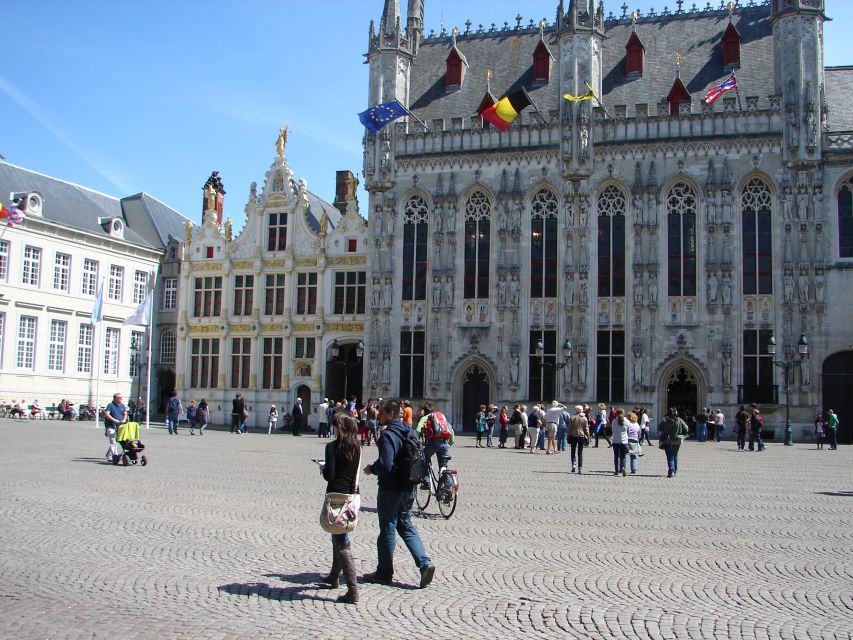 Bruges Private 2-Hour Walking Tour - Minnewater and the Princely Béguinage: the tour’s softer ending