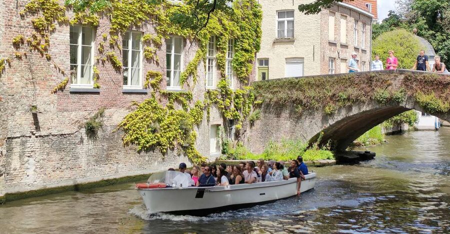 Bruges: Small Group Boat Cruise and Guided Walking Tour - Why This Bruges Walking + Boat Combo Works So Well