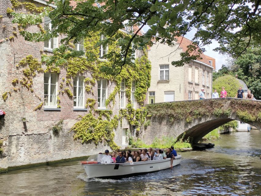 Bruges: Small Group Boat Cruise and Guided Walking Tour - The First Stretch: Markt, Market Square, and a Legend-Ready Welcome