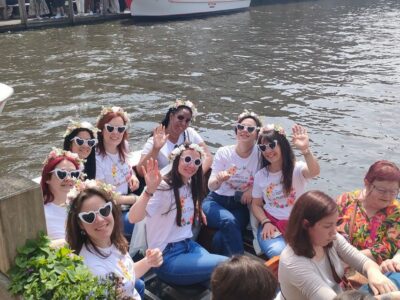 Bruges: Small Group Boat Cruise and Guided Walking Tour - Where You Meet in Bruges (and Why It Matters)