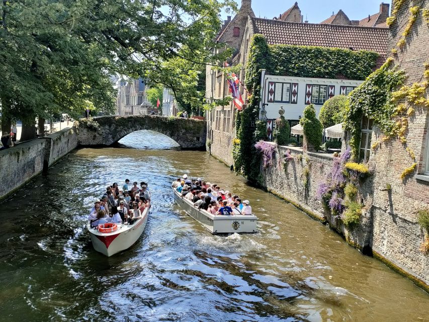 Bruges: Small Group Boat Cruise and Guided Walking Tour - Vismarkt Fish Market and the Columns You Can Actually See