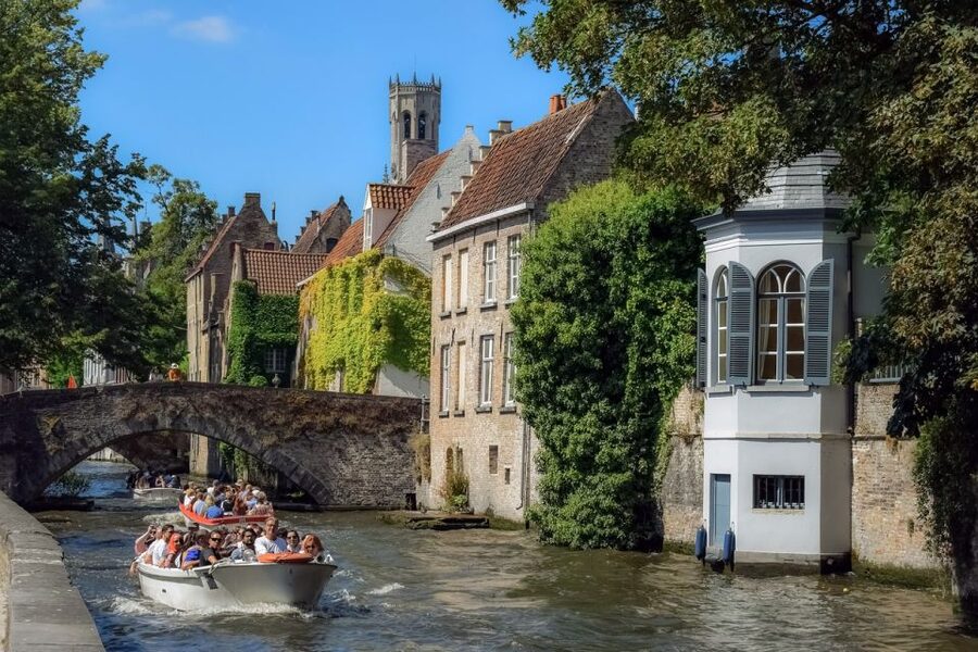 Bruges: Walking Tour, Canal Boat Trip w/Beer Tasting Option - Why Bruges Feels Like a Perfect Walking City