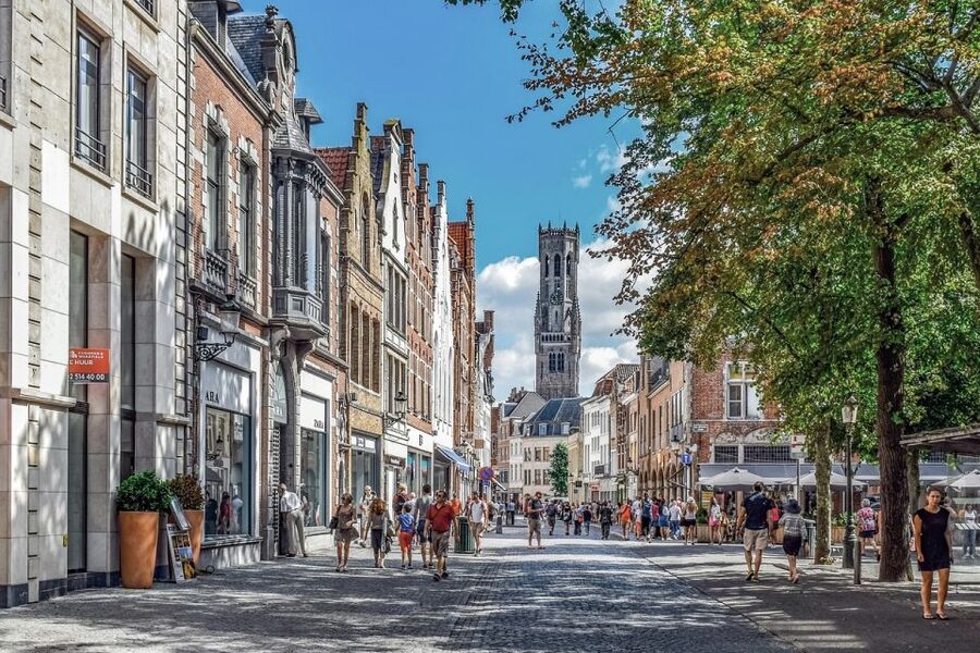Bruges: Walking Tour, Canal Boat Trip w/Beer Tasting Option - Lunch Break Time: Using It to Get Out of the Tourist Corners