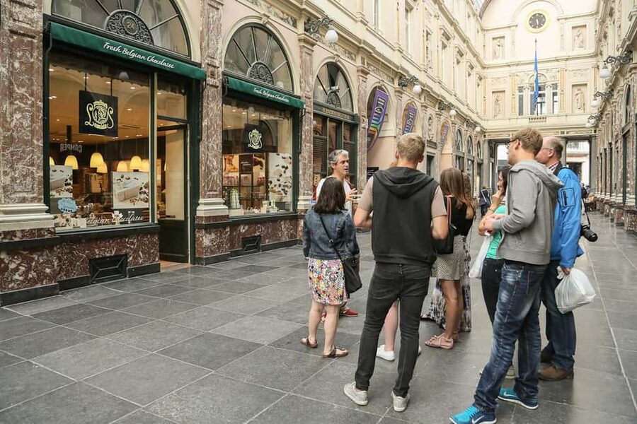 Brussels: Chocolate Appreciation and Tasting Walking Tour - The Heart of the Tour: 5 Chocolate Shops and 8 Tastings