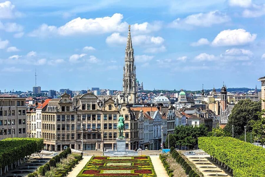 Brussels: Walking Tour with Belgian Lunch, Chocolate, & Beer - Royal Galleries waffle finale: a Brussels classic done right