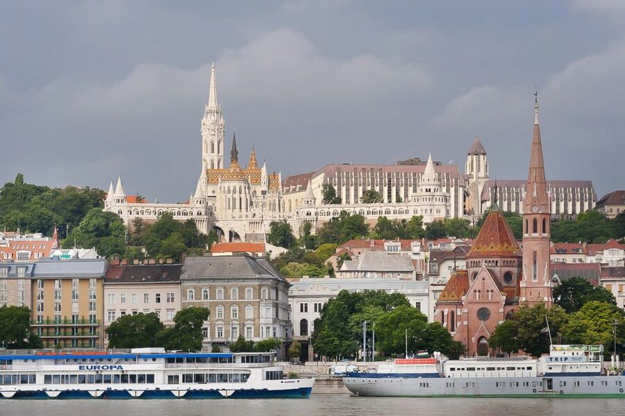 Budapest 3-Hour Walking Tour in Italian - St. Stephen’s Basilica start: easy to find, instantly historic