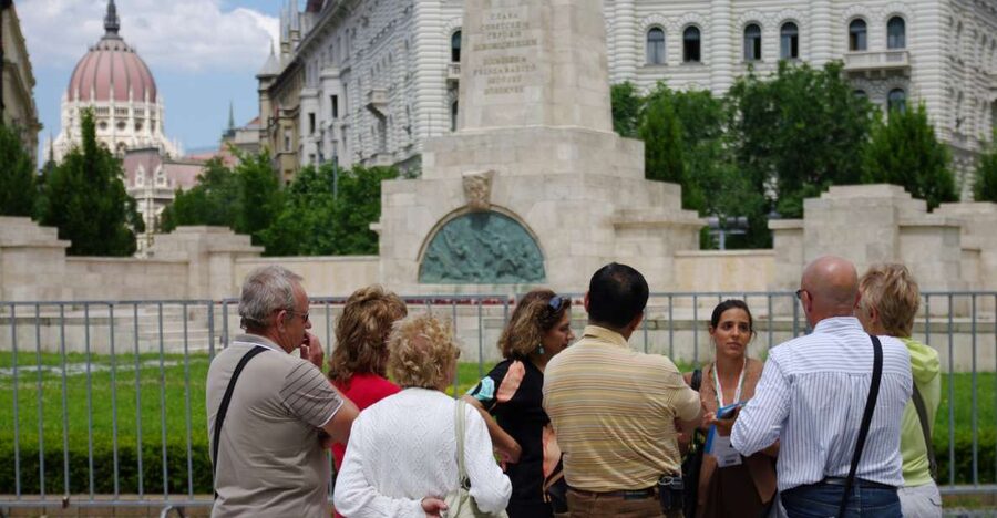 Budapest: City Center Walking Tour - Duna Corso promenade: where the river makes the city feel bigger