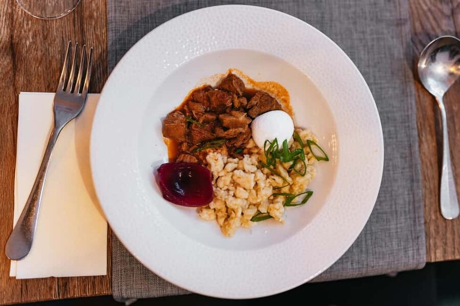 Budapest Food Walking Tour: Eat, Sip & Explore Like a Local - Meeting at Kazinczy Street Synagogue: A Strong Start Point for Jewish-Influenced Cuisine