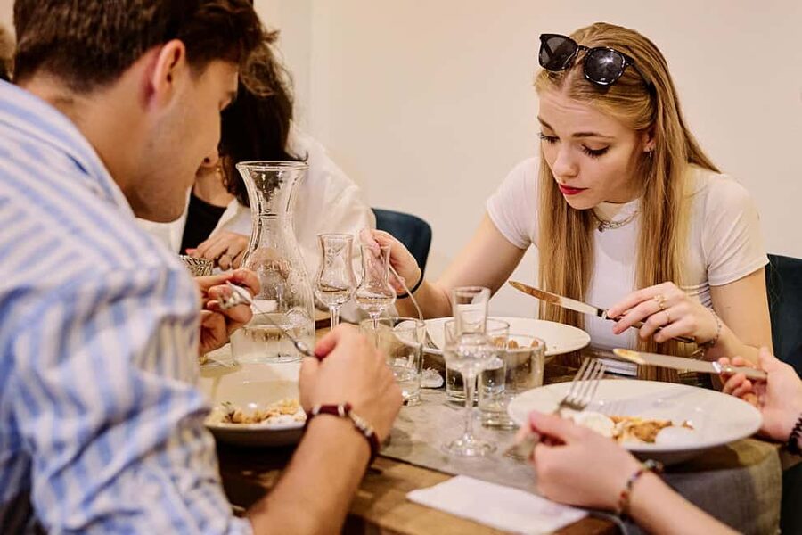 Budapest Guided Food Walking Tour with Drinks Included - The Sit-Down Classics: Nokedli and Flódni