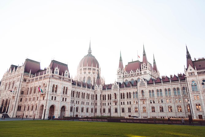 Budapest Historical Sightseeing - Free Walking Tour - Kálvin Square and Unger’s House: Calvin’s name, and a style-mix building
