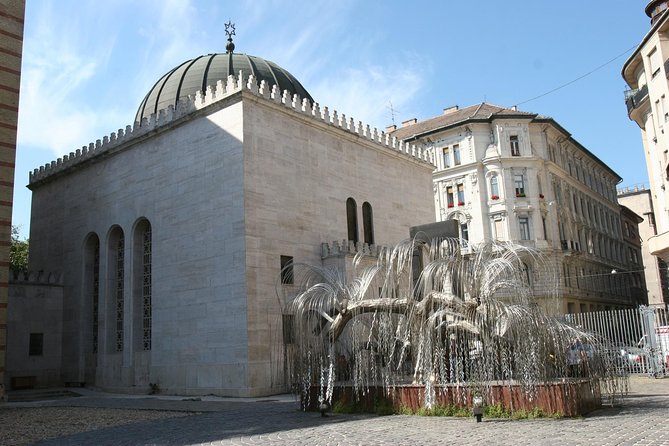 Budapest Jewish Heritage Memorial Walking Tour & Synagogue Entry - Essential vs Grand: how to choose without overthinking it