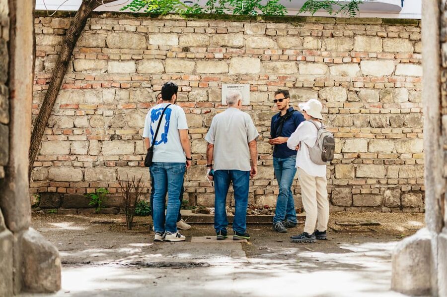 Budapest: Jewish History Guided Walking Tour with Historian - Price and value: $63 for a historian plus cake