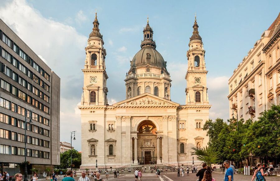 Budapest: Walking Tour in German - Who This Tour Fits Best