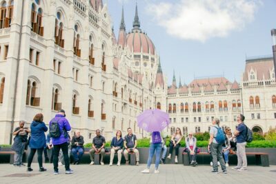 Budapest walking tour: Parliament and Shoes Memorial - St. Stephen’s Basilica: 15 minutes of church history plus legend