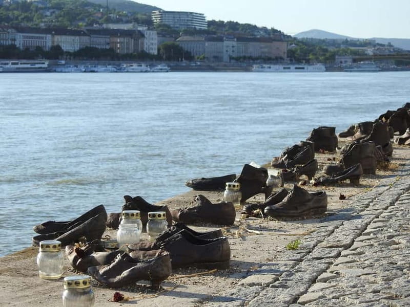 Budapest: Walking Tour to the Shoes Memorial and Parliament - St. Stephen’s Basilica to Elizabeth Square: how the tour sets context fast