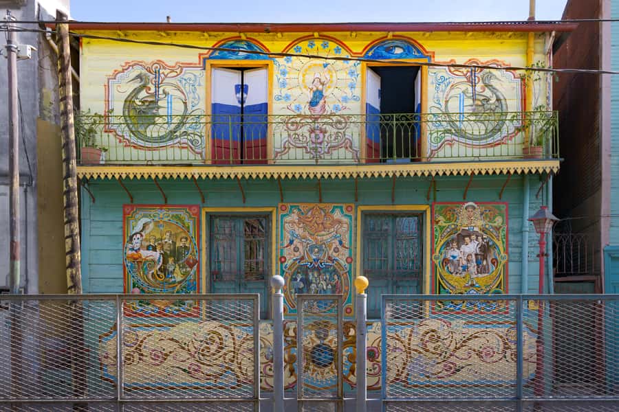 Buenos Aires: La Boca Guided Walking Tour in English - What makes the guides so well-liked