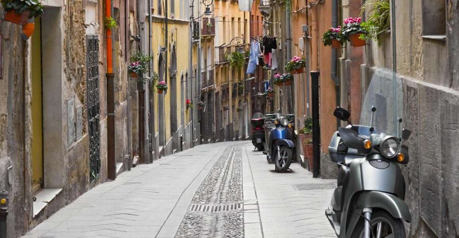 Cagliari: Walking Tour of the Old City - Your guide is the whole deal: what makes the best tours feel easy