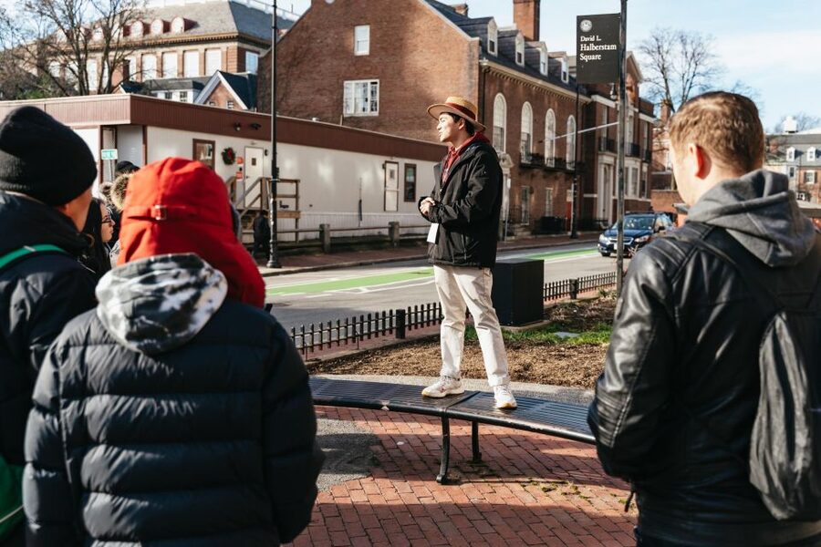 Cambridge: Harvard University Student-Guided Walking Tour - Johnston Gate and the John Harvard Statue: fast orientation with meaning