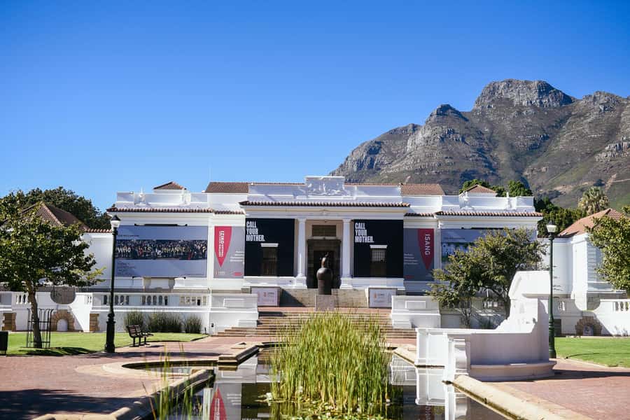 Cape Town: Art, Culture & History Walking Tour - The one extra brief stop: a quick art moment