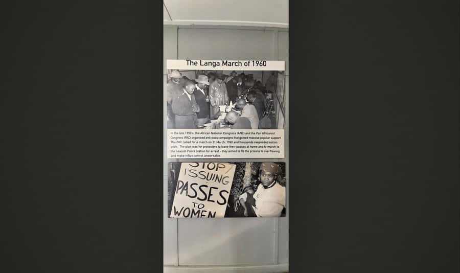 Cape Town: Nathi Langa Township Walking Tour - Inside Guga S’thebe Cultural Centre & Marketplace