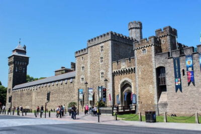 Cardiff: Doctor Who City Walking Tour - Starting at Cardiff Castle entrance: your launch pad for the whole route