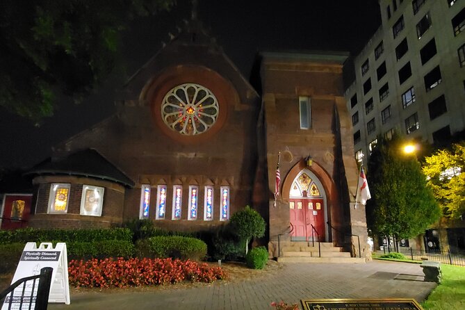Carolina History and Haunts Charlotte Historical Ghost Walking Tour - How the guide performs: Elizabeth, Artie/Arty, and stagecraft
