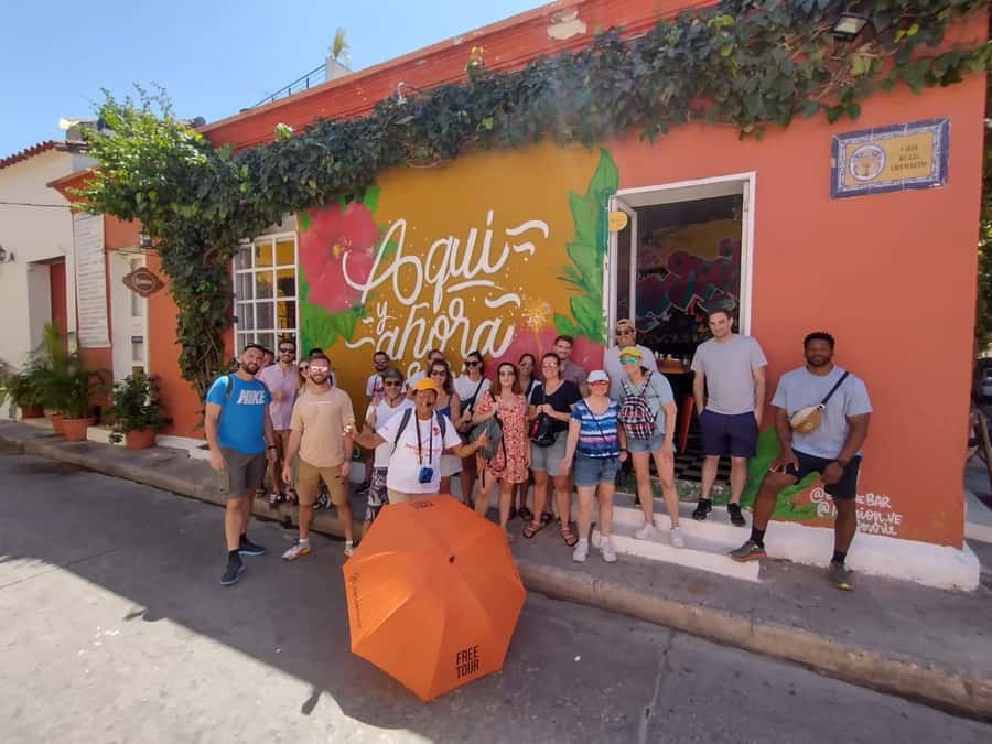 Cartagena: Historic Center and Getsemaní Shared Walking Tour - Plaza del Esclavo to Porto Carrero: slavery mapped through street names