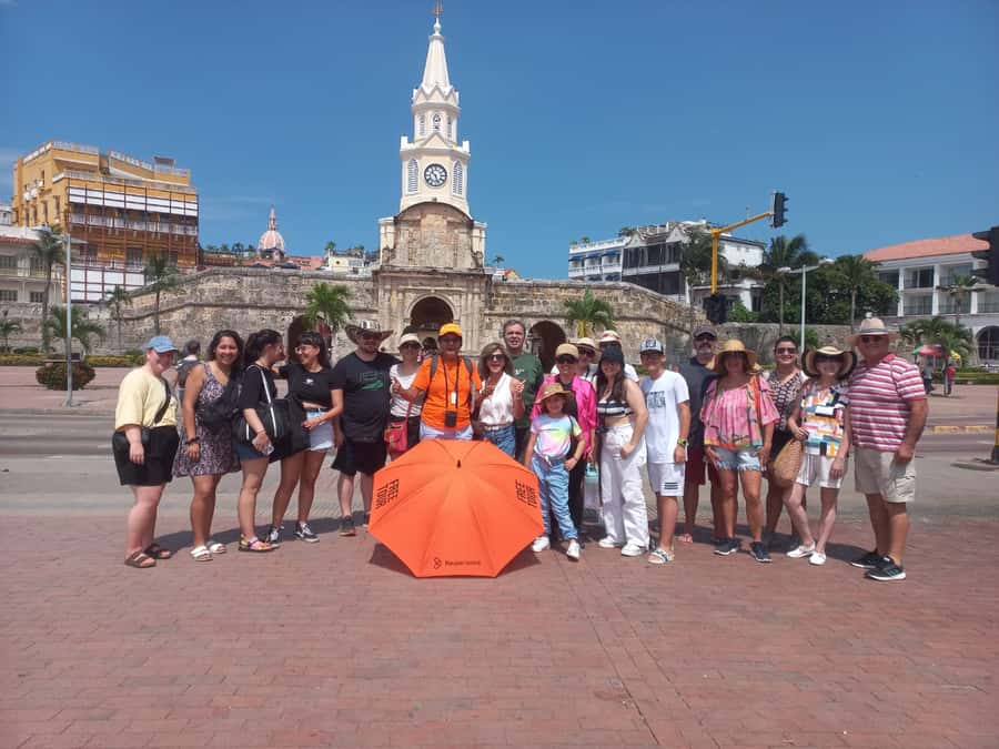 Cartagena: Historic Center and Getsemaní Shared Walking Tour - Plaza de la Aduana, commerce, and the Municipal Hall angle