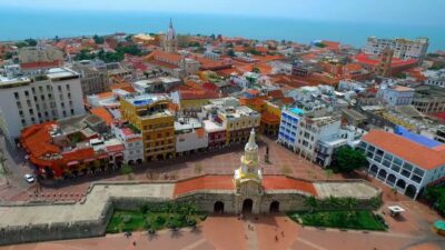 Cartagena: Walled City and Getsemani Shared Walking Tour - Walled City Hour: Squares, Bastions, and the Cathedral of Santa Catalina
