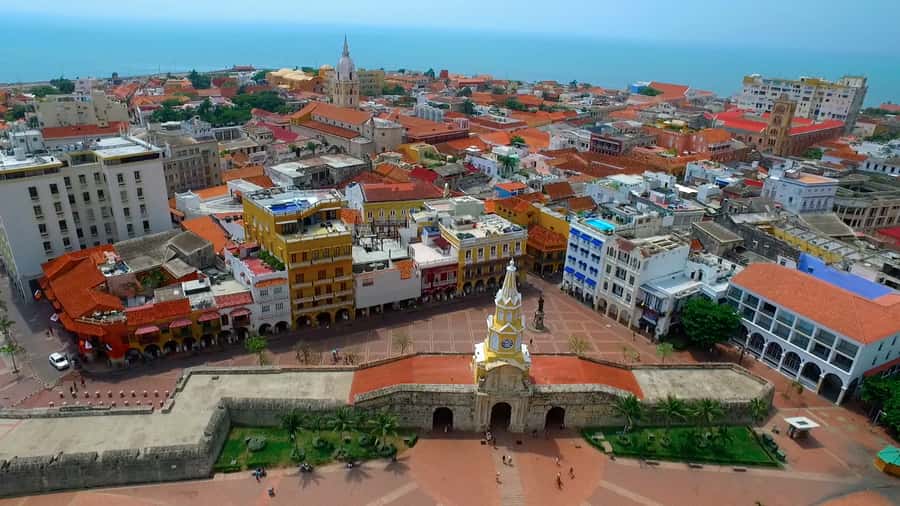 Cartagena: Walled City and Getsemani Shared Walking Tour - Walled City Hour: Squares, Bastions, and the Cathedral of Santa Catalina