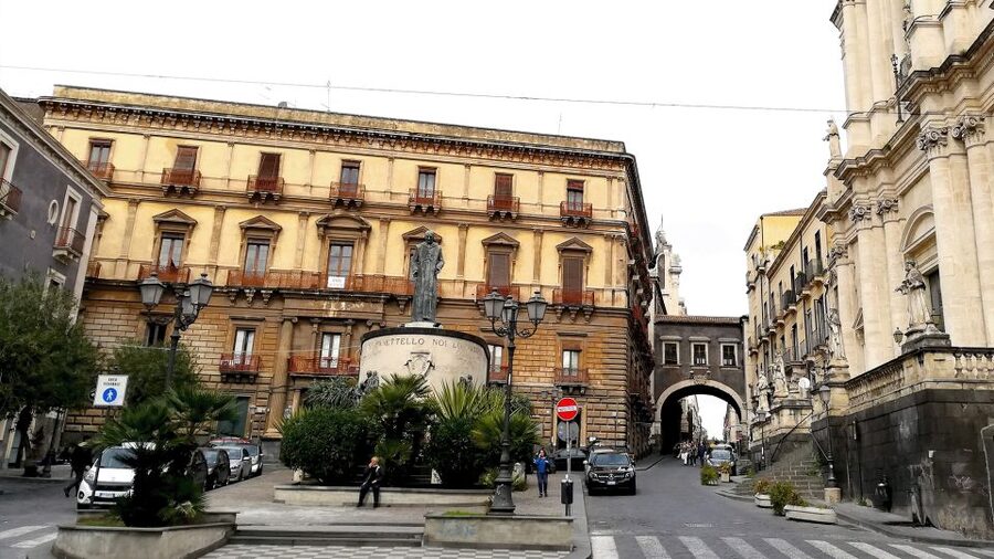 Catania: City Highlights Walking Tour - Piazza Duomo: The Centerpiece Square Moment