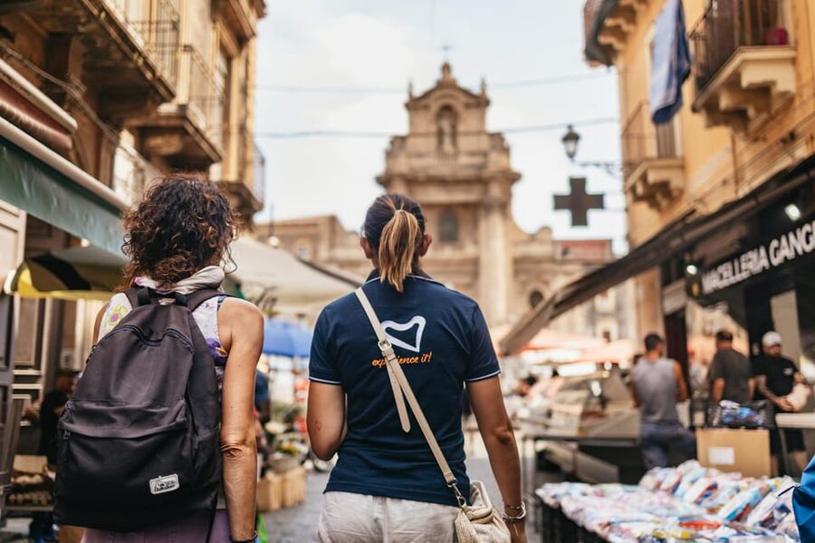 Catania: Guided Street Food Walking Tour - Villa Bellini and the Roman amphitheater: a scenic breather before dessert