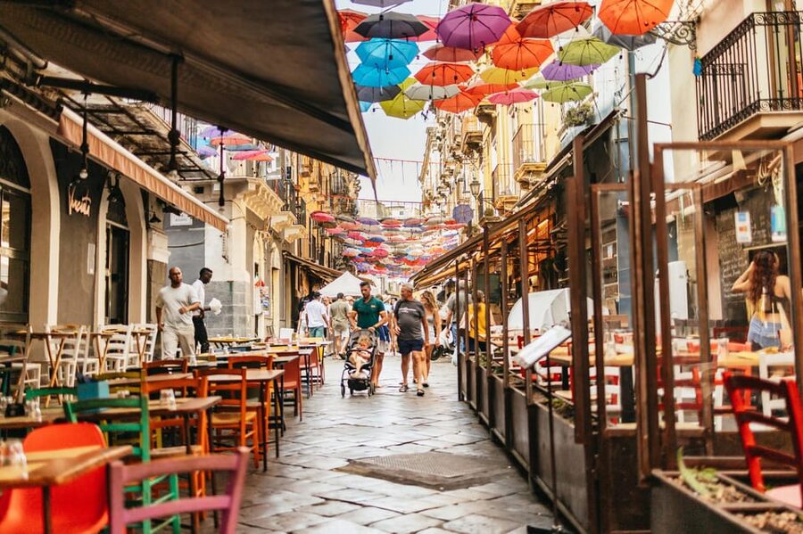 Catania: Guided Street Food Walking Tour - The iconic street foods: cipollina and arancino