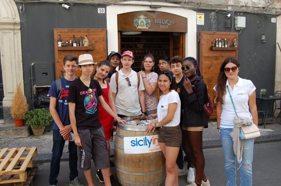 Catania: Guided Street Food Walking Tour - Selz and the drink break that cools you down