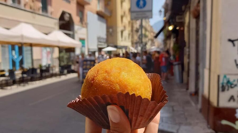 Catania: Street Food Guided Walking Tour - Sweet Finish: Cannoli and Granita to Cool You Down