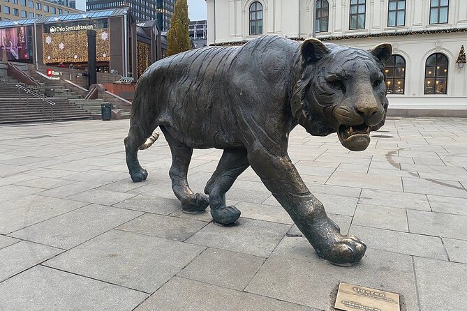 Central Oslo Guided Walking Tour with Local Guide - Tigeren pa Jernbanetorget: the fast explanation of Oslo’s nickname