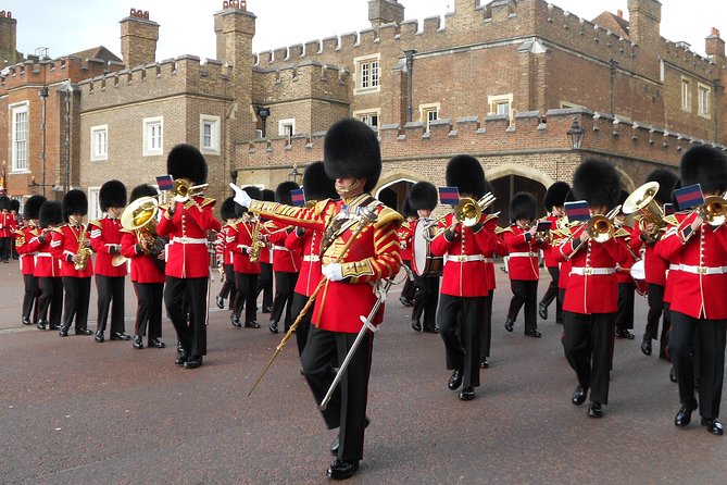 Changing of the Guard Guided Walking Tour in London - Why the Changing of the Guard feels easier when you walk it