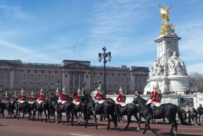 Changing of the Guard Guided Walking Tour in London - Your route across Westminster: Piccadilly start, St. James’s wait, Mall finish